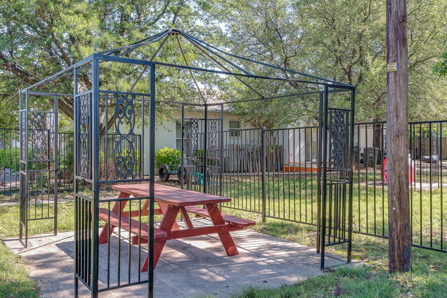 716 E Main St, Allen, TX à louer - Photo du bâtiment - Image 3 de 14