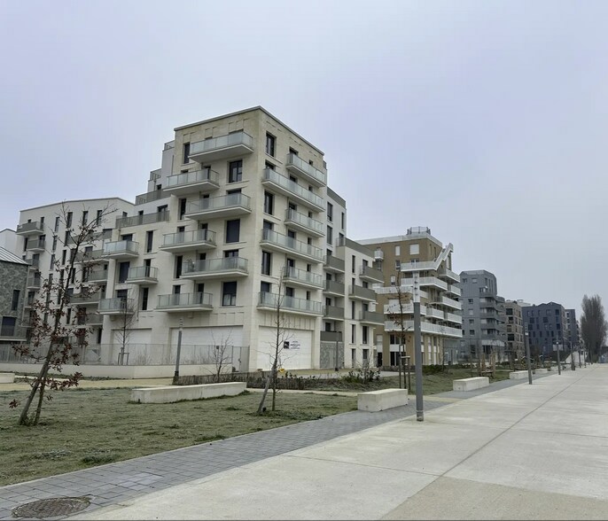 2 Rue Benoîte Groult, Bondy à louer - Photo du bâtiment - Image 2 de 2