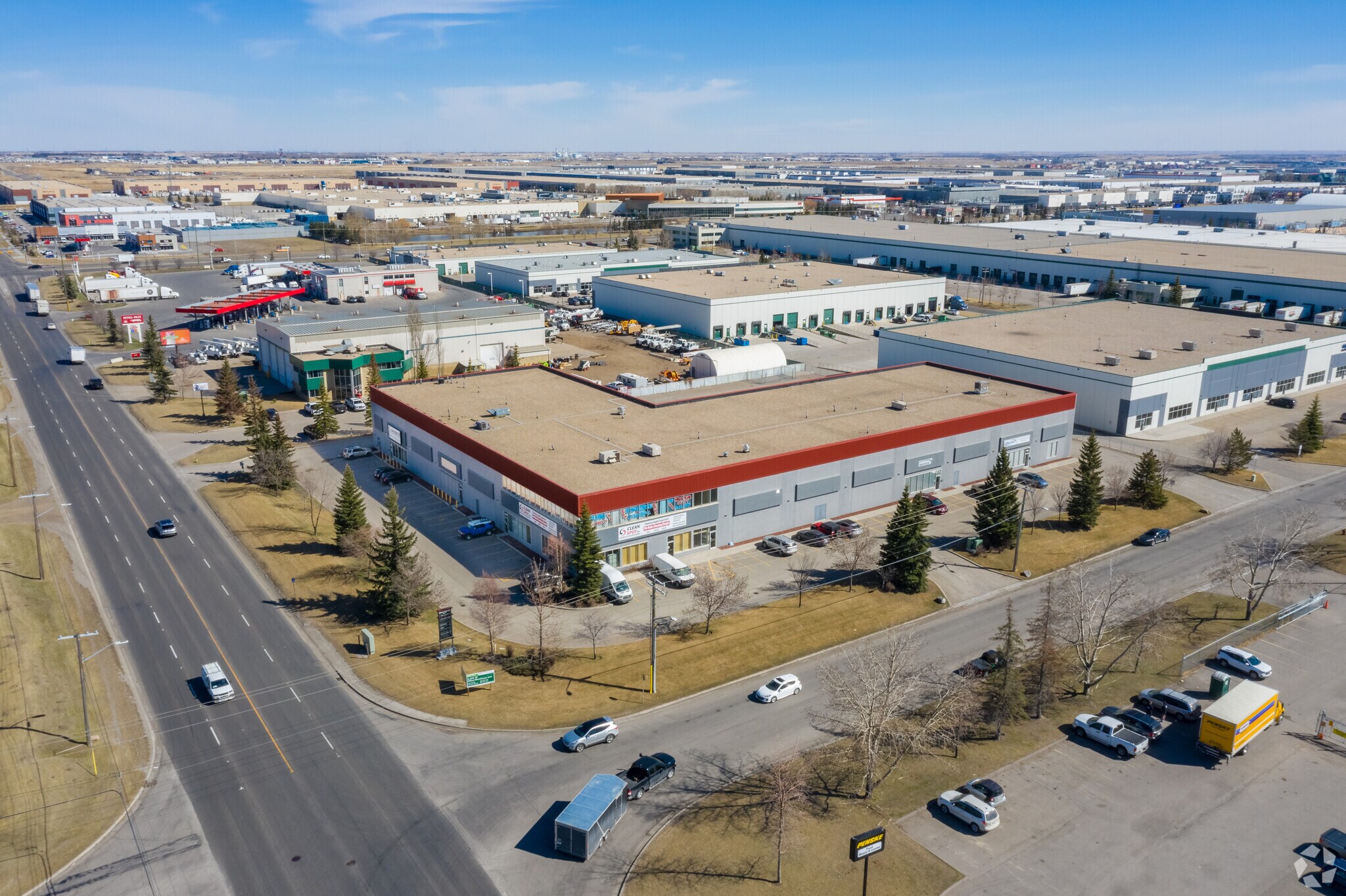 4919-6230 61 Av SE, Calgary, AB à louer Aérien- Image 1 de 3