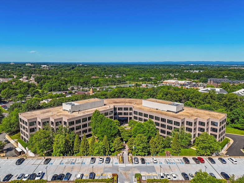 3975 Fair Ridge Dr, Fairfax, VA for sale - Building Photo - Image 3 of 75