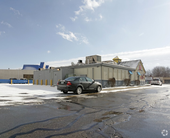 26430 Plymouth Rd, Redford, MI à vendre - Photo du bâtiment - Image 3 de 6