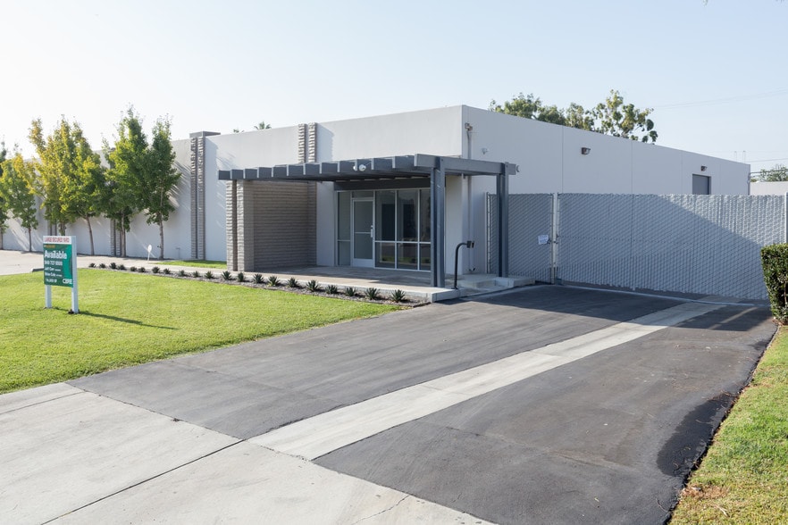 1702 Kaiser Ave, Irvine, CA for lease - Primary Photo - Image 1 of 7