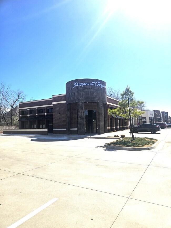 Plus de détails pour 3308 S Bryant Ave, Edmond, OK - Commerce de détail à louer