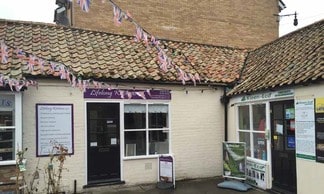 Plus de détails pour 6-10 Cross Keys Mews, St Neots - Commerce de détail à louer