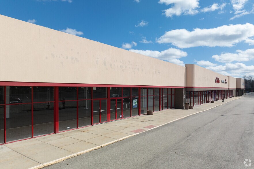 1700-1860 N Richmond Rd, Mchenry, IL à louer - Photo du bâtiment - Image 2 de 15