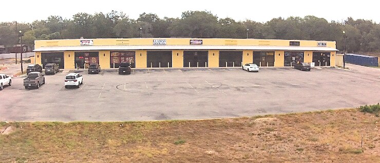 3712 New Mathis Rd, Elmendorf, TX à louer - Photo du bâtiment - Image 3 de 13