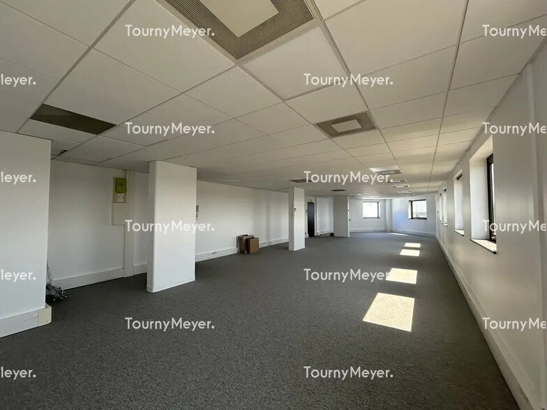 Office in Montpellier for lease - Building Photo - Image 2 of 4