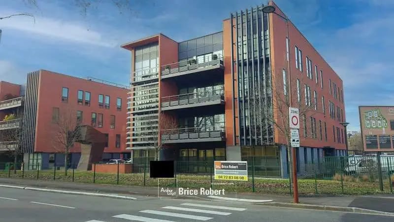 Office in Caluire-et-Cuire for lease Building Photo- Image 1 of 17