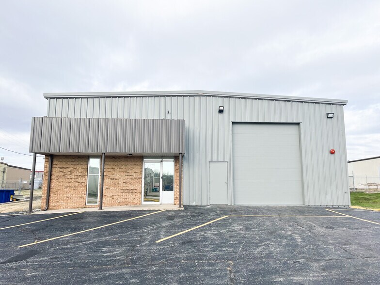 2465 E Jean St, Springfield, MO à louer - Photo du bâtiment - Image 3 de 12