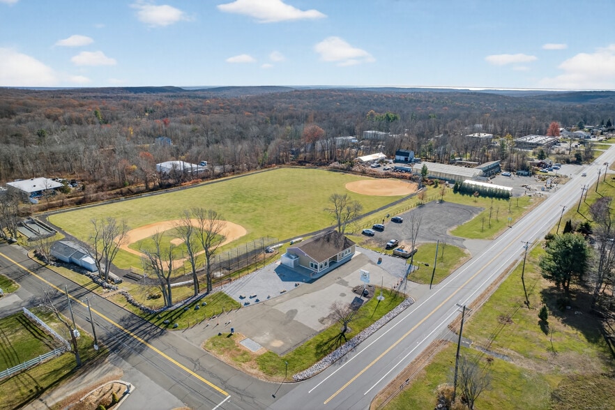 742 Amity Rd, Bethany, CT for sale - Building Photo - Image 1 of 30