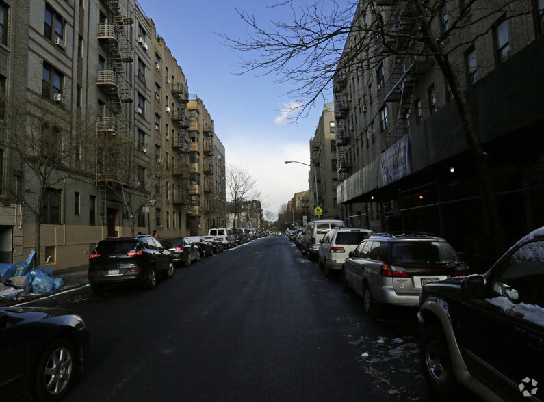 2324 Morris Ave, Bronx, NY à vendre - Photo du bâtiment - Image 2 de 4