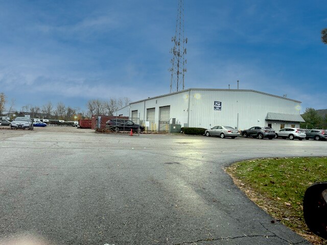 2560 Park Crescent Dr, Columbus, OH for lease Building Photo- Image 1 of 5