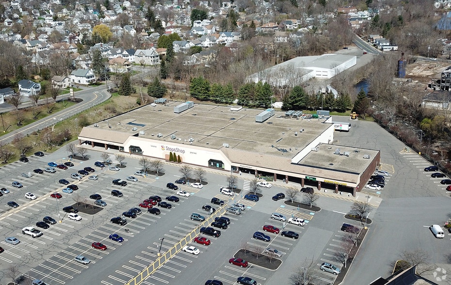 211-255 High St, Torrington, CT for lease - Primary Photo - Image 1 of 2