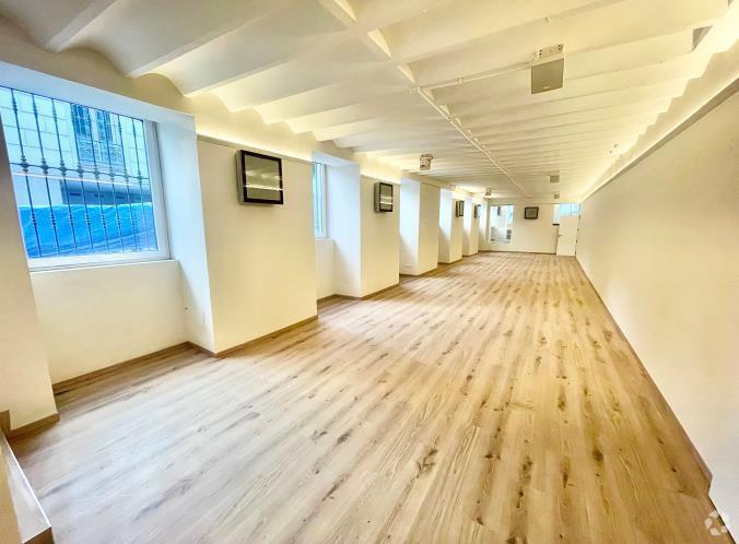 Calle de Bárbara de Braganza, 10, Madrid, MAD 28004 - - - Interior Photo - Image 1 of 12