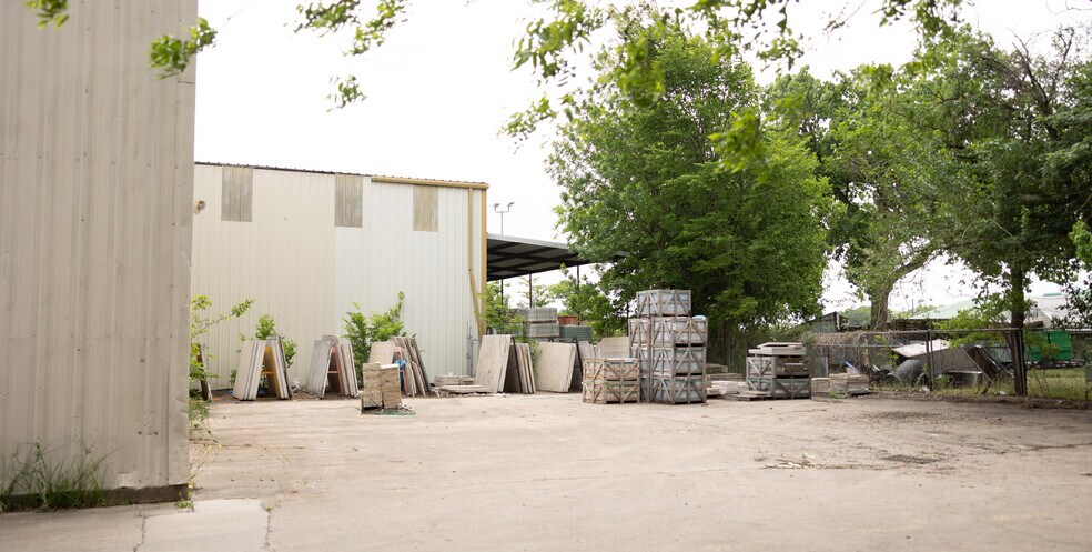 5831 Centralcrest St, Houston, TX à louer - Photo du bâtiment - Image 3 de 3