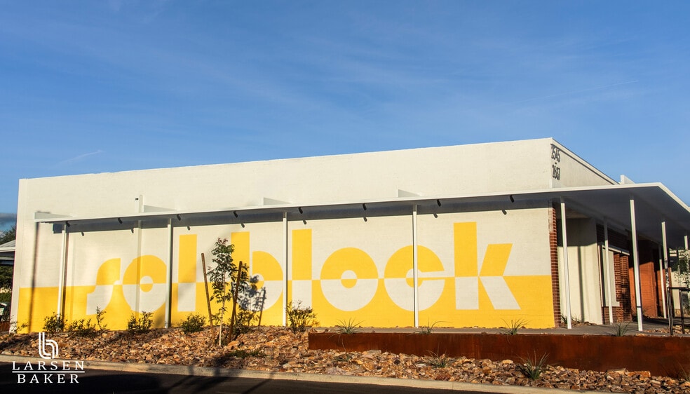 2627 E Broadway Blvd, Tucson, AZ à louer - Photo du bâtiment - Image 1 de 22