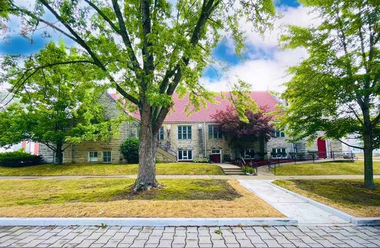 1601 NE Madison Ave, Peoria, IL à vendre - Photo du bâtiment - Image 2 de 40