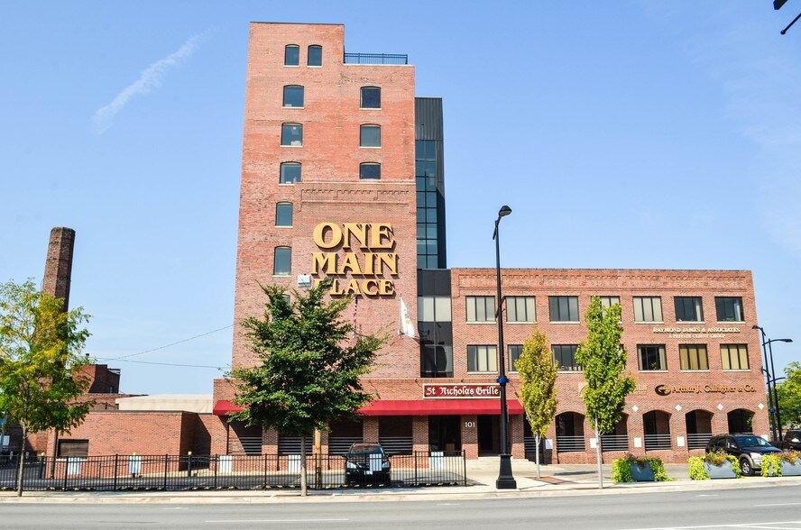 101 S Main St, Decatur, IL à louer - Photo du bâtiment - Image 3 de 13