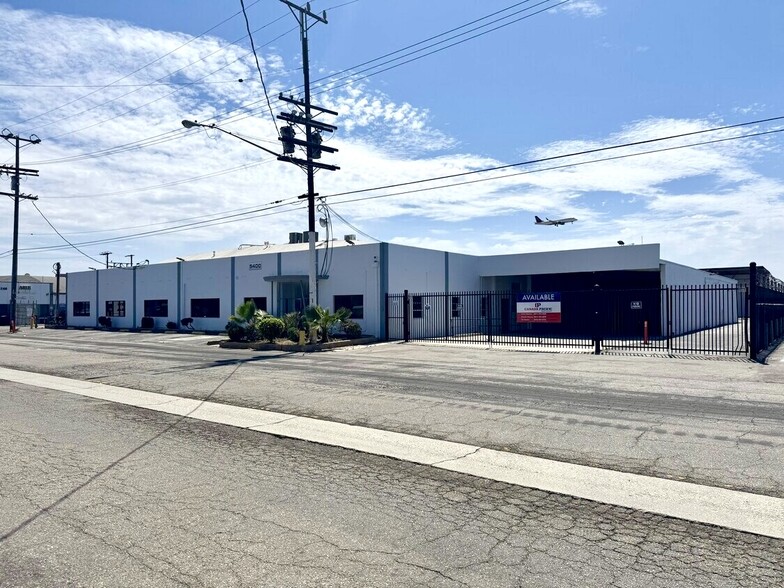 5400 W 104th St, Los Angeles, CA for lease - Building Photo - Image 1 of 15