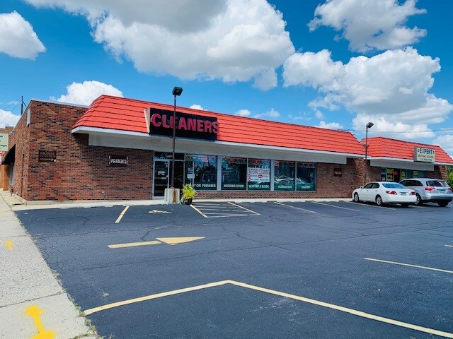 7642-7650 W Touhy Ave, Chicago, IL à louer - Photo du bâtiment - Image 3 de 21