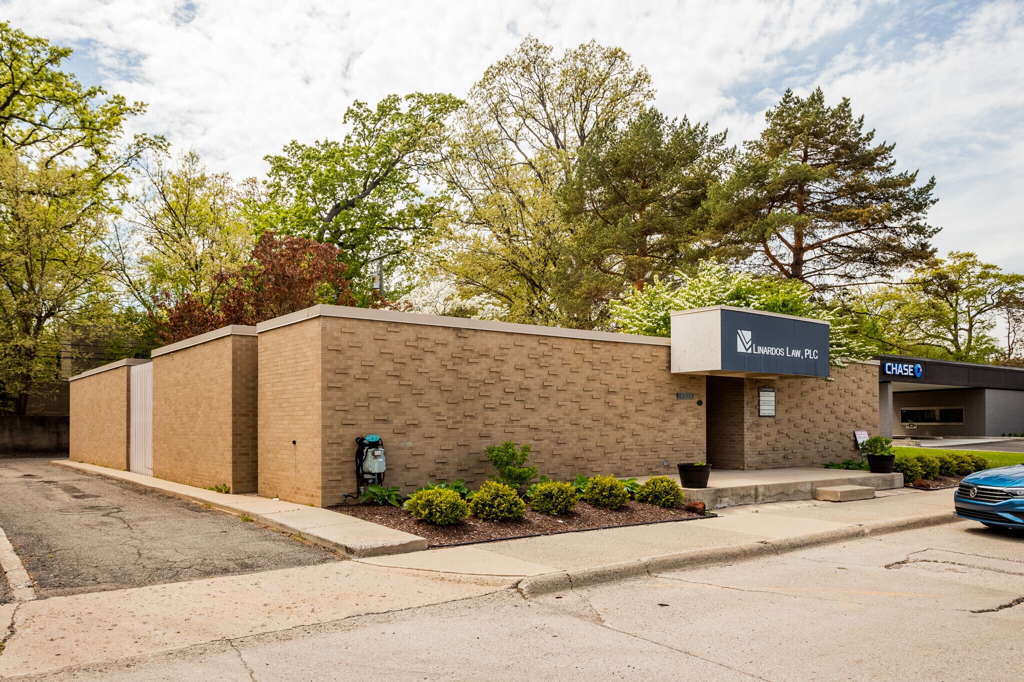 26339 Woodward Ave, Huntington Woods, MI à louer Photo du bâtiment- Image 1 de 26