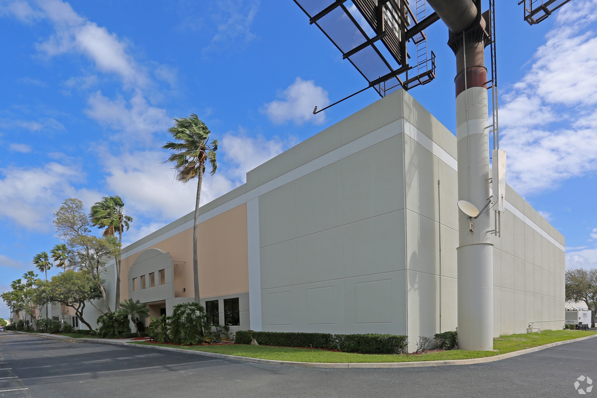3900 Fiscal Ct, Riviera Beach, FL à louer Photo du bâtiment- Image 1 de 6