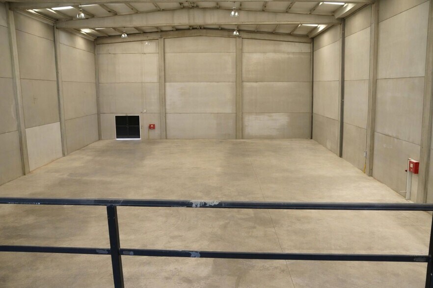 Industrial in San Fernando de Henares, Madrid for lease - Building Photo - Image 1 of 4
