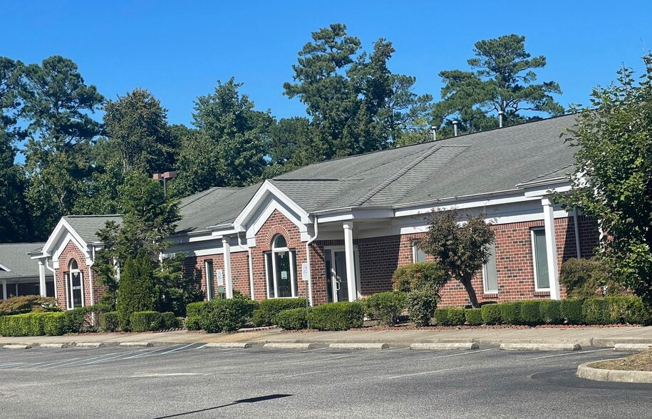 13626 Warwick Blvd, Newport News, VA à louer - Photo du bâtiment - Image 2 de 10