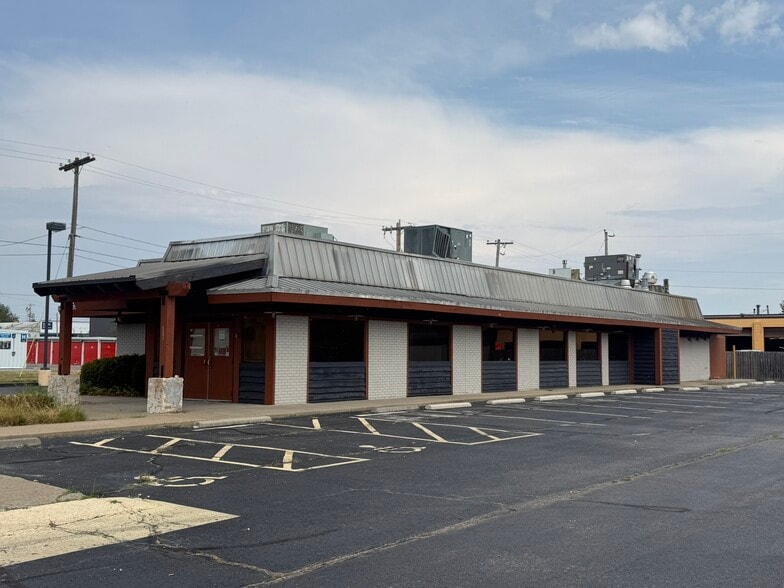 1640 N Glenstone Ave, Springfield, MO for lease - Building Photo - Image 2 of 12