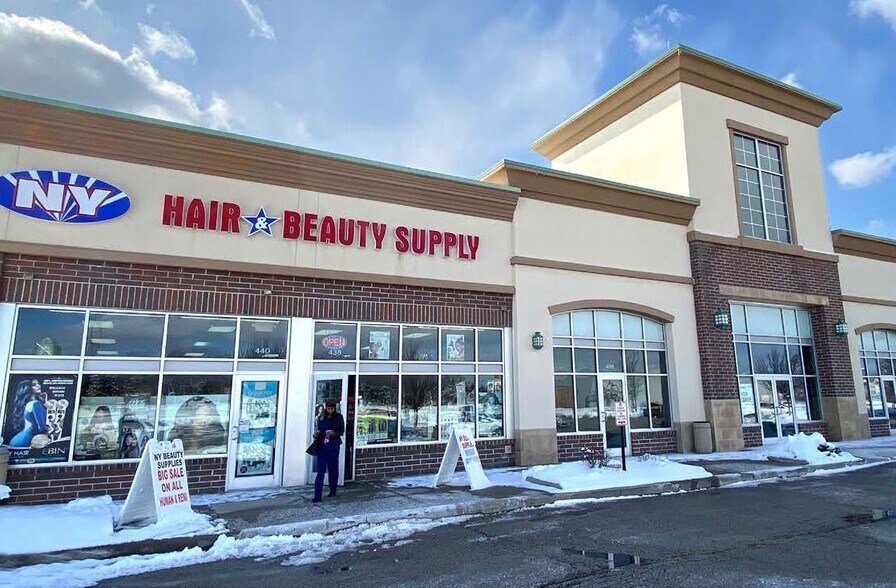 416-448 Northfield Rd, Bedford, OH à vendre - Photo du bâtiment - Image 2 de 13