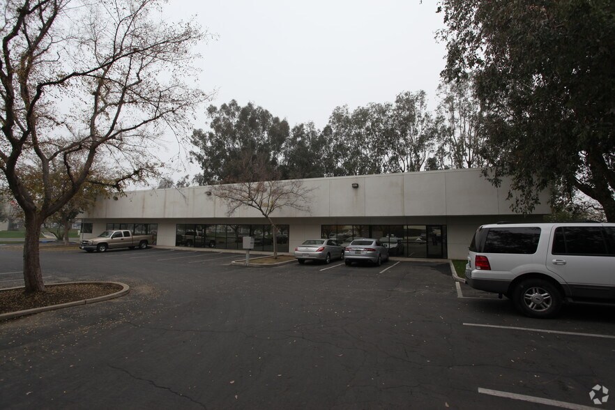 3012 Sillect Ave, Bakersfield, CA for sale - Building Photo - Image 2 of 3