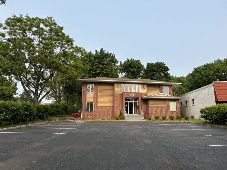 300 Commack Rd, Commack, NY for sale - Building Photo - Image 1 of 1