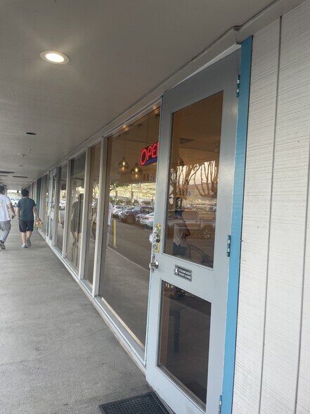 565 Kokea St, Honolulu, HI à louer - Photo du bâtiment - Image 2 de 7