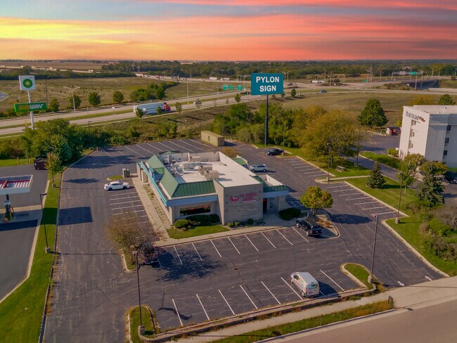 More details for 632 Midland Rd, Janesville, WI - Retail for Sale