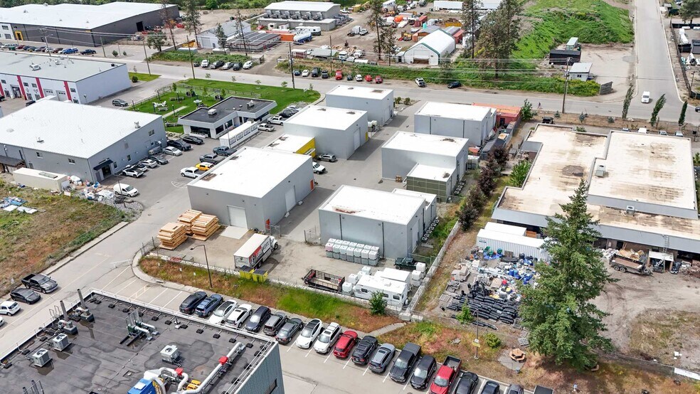 9013-9021 Jim Bailey Rd, Kelowna, BC à vendre - Photo du bâtiment - Image 2 de 25