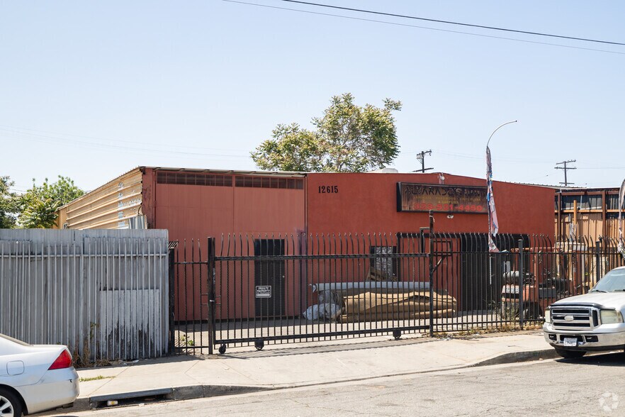 12615 S Main St, Los Angeles, CA for sale - Primary Photo - Image 1 of 4
