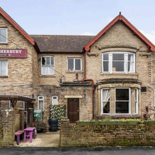 7 Carlton Rd N, Weymouth à louer - Photo principale - Image 1 de 1