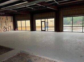 11006 Spencer Hwy, La Porte, TX for lease Interior Photo- Image 2 of 3