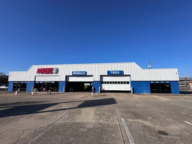 More details for 1560 Fairfield Dr, Pensacola, FL - Retail for Sale