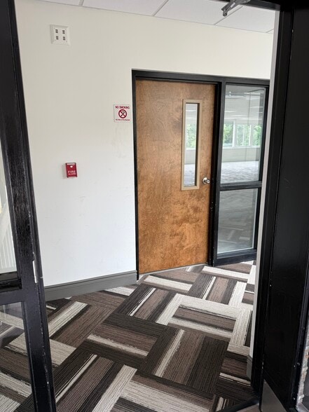 1665 Washington Rd, Pittsburgh, PA for lease - Building Photo - Image 2 of 12