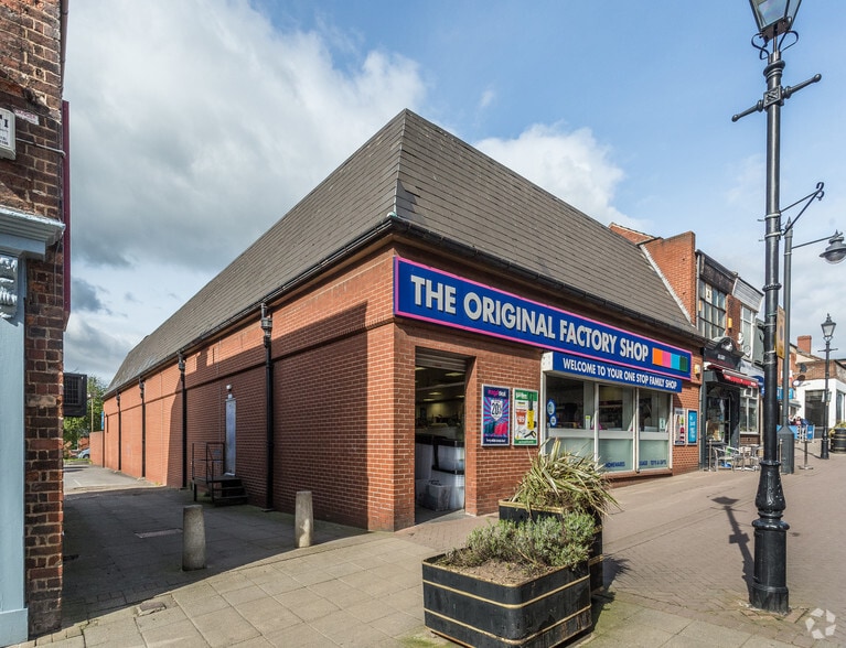 39-43 High St, Normanton à louer - Photo du bâtiment - Image 2 de 4