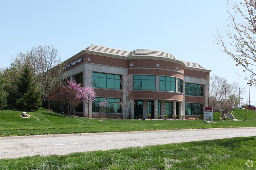 3601 NE Ralph Powell Rd, Lee's Summit, MO à louer - Photo du bâtiment - Image 2 de 2