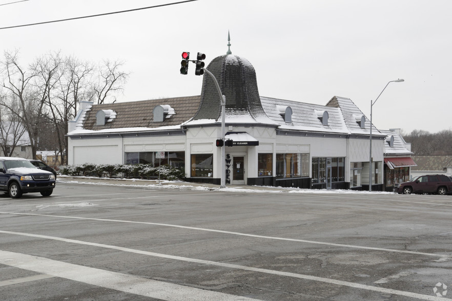 321-329 E Gregory Blvd, Kansas City, MO à louer - Photo principale - Image 1 de 4