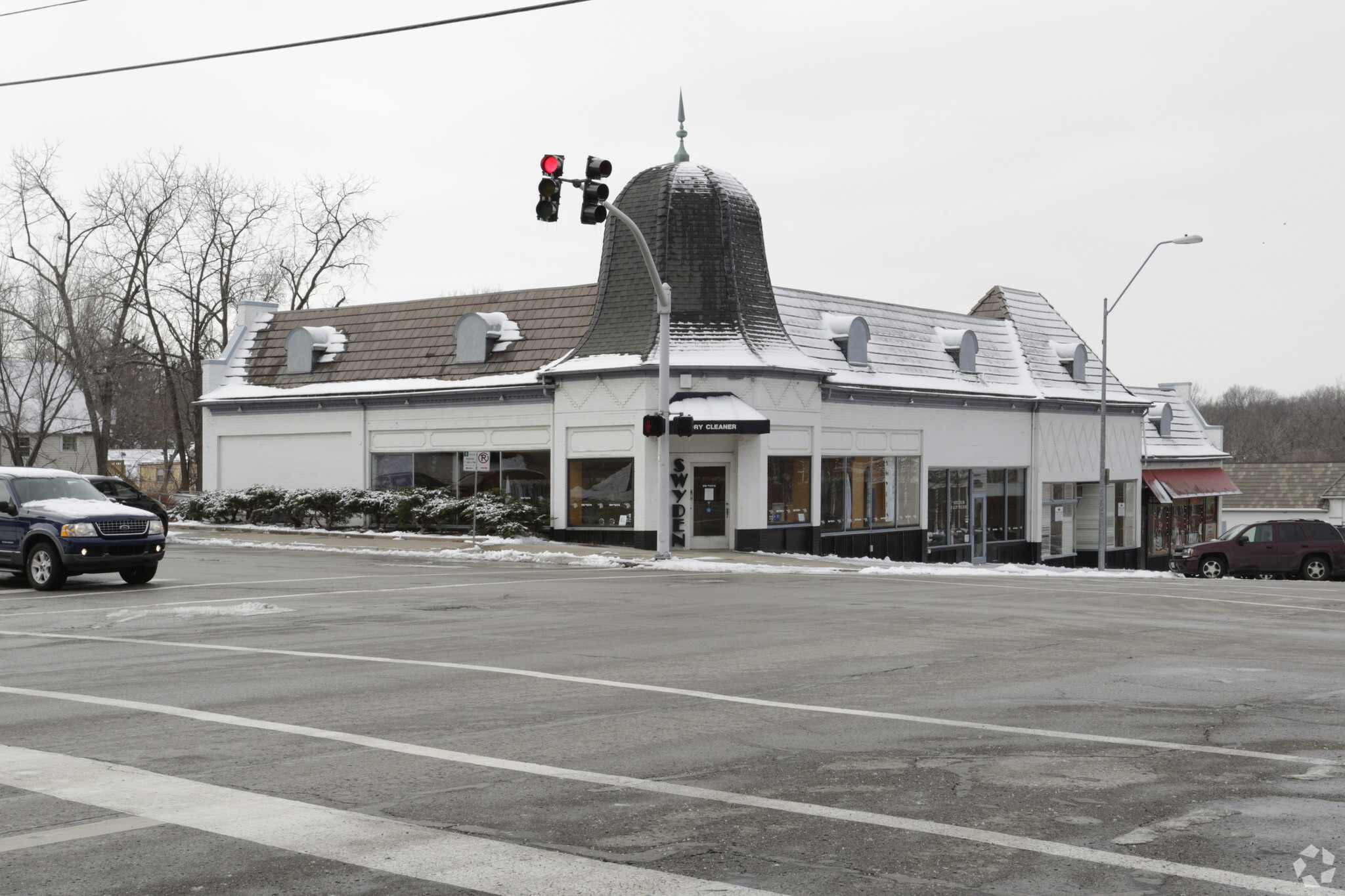 321-329 E Gregory Blvd, Kansas City, MO for lease Primary Photo- Image 1 of 5