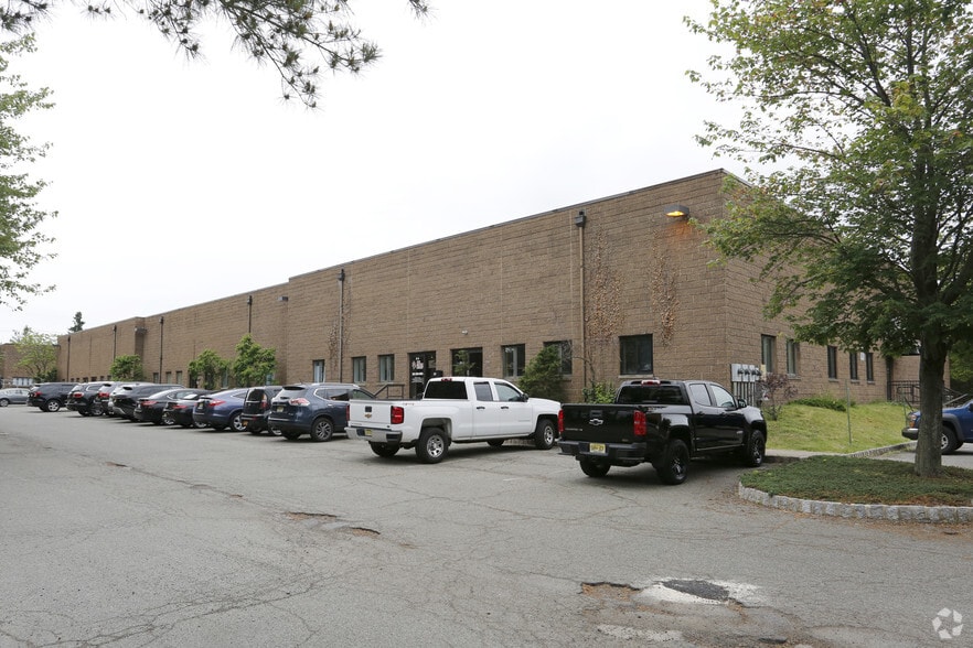 60 E Hanover Ave, Morris Plains, NJ for lease - Building Photo - Image 2 of 4