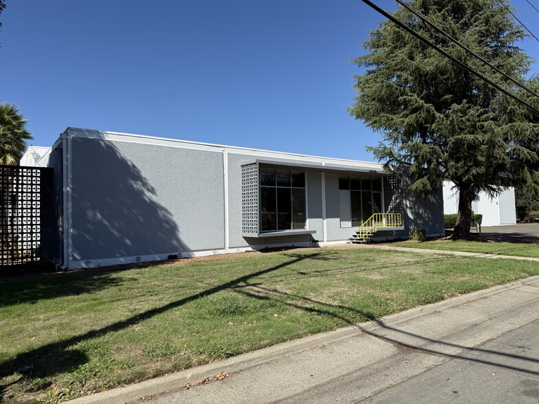360 Commerce Cir, Sacramento, CA for sale - Building Photo - Image 2 of 5