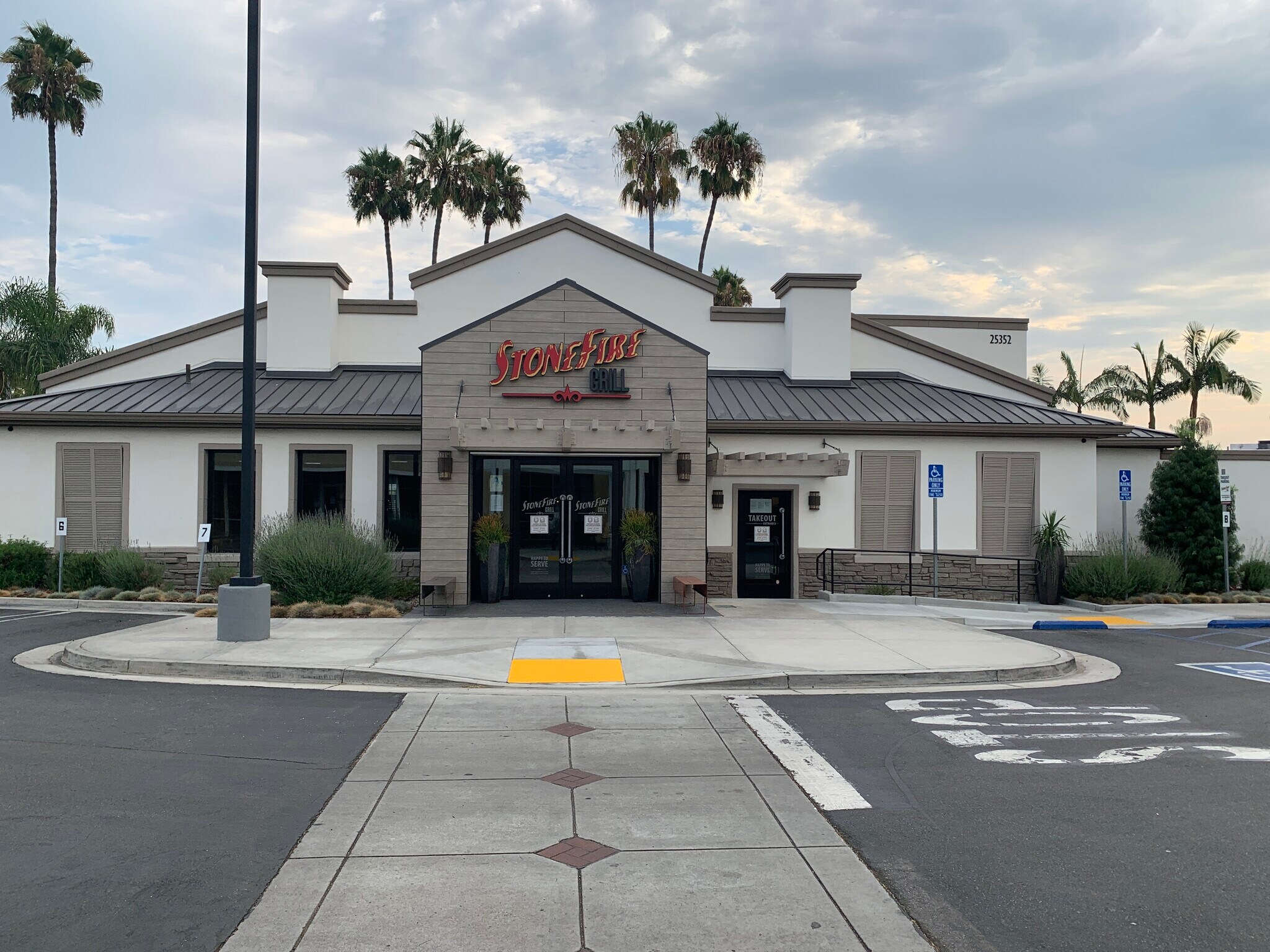 25352 Crenshaw Blvd, Torrance, CA à louer Photo du bâtiment- Image 1 de 5