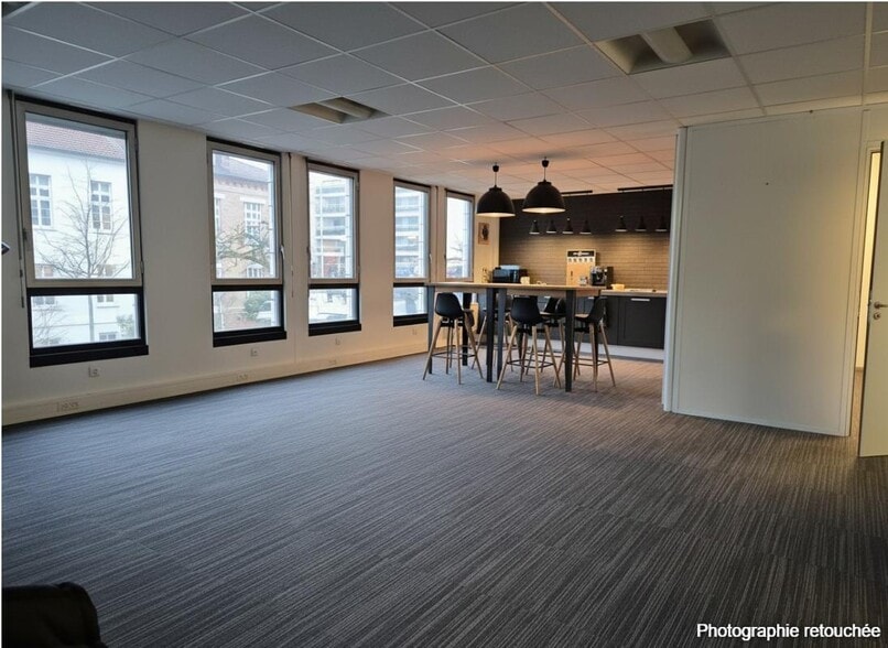 Office in Courbevoie for lease - Interior Photo - Image 2 of 7