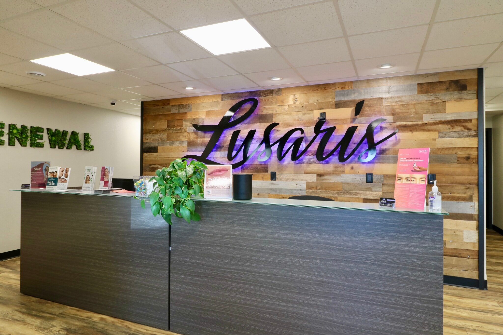 3100 Cedar Crest Rdg, Dubuque, IA for lease Interior Photo- Image 1 of 9