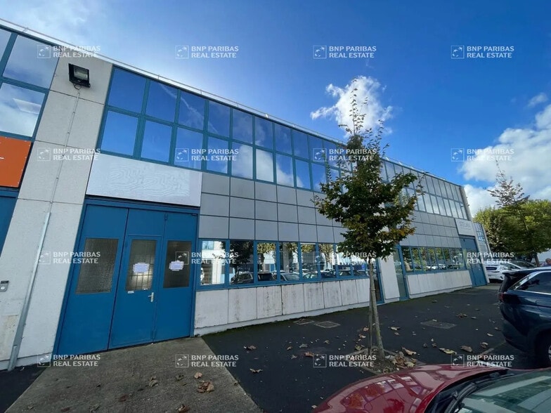 Flex in Fresnes for lease - Building Photo - Image 2 of 17